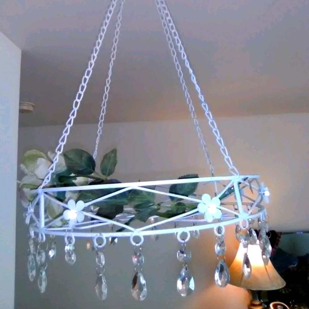 GORGEOUS VINTAGE WHITE HOME DECOR HANG CHANDELIER